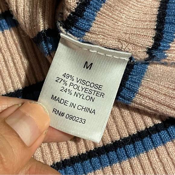 Stripe Knit Crop Top - Picture 5 of 8